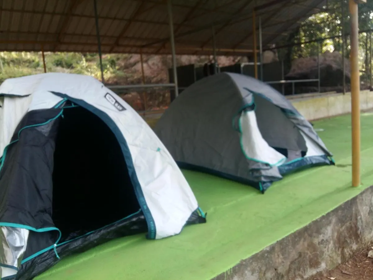 9 Acre Woods - Farm House, Tent & Huts Hotel Munnar